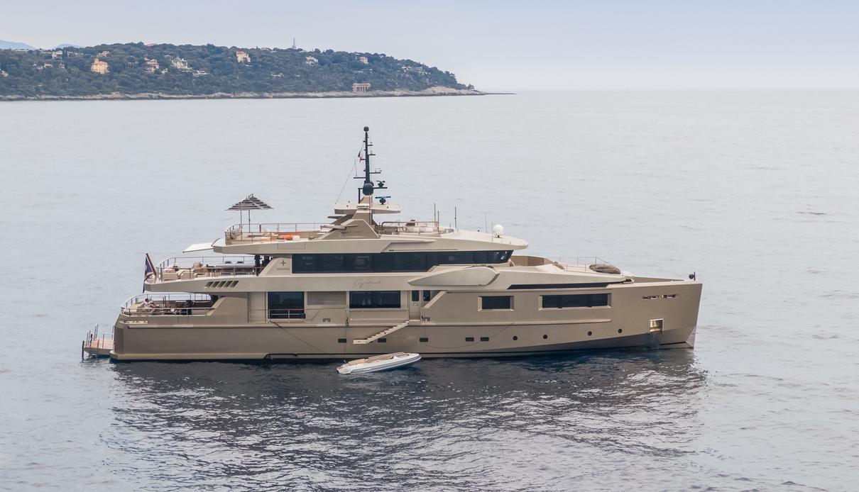 Aphrodite yacht, Admiral Yachts