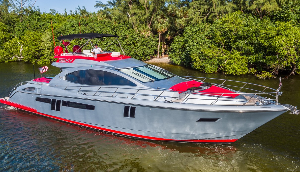 Sexy yacht, Lazzara Yachts