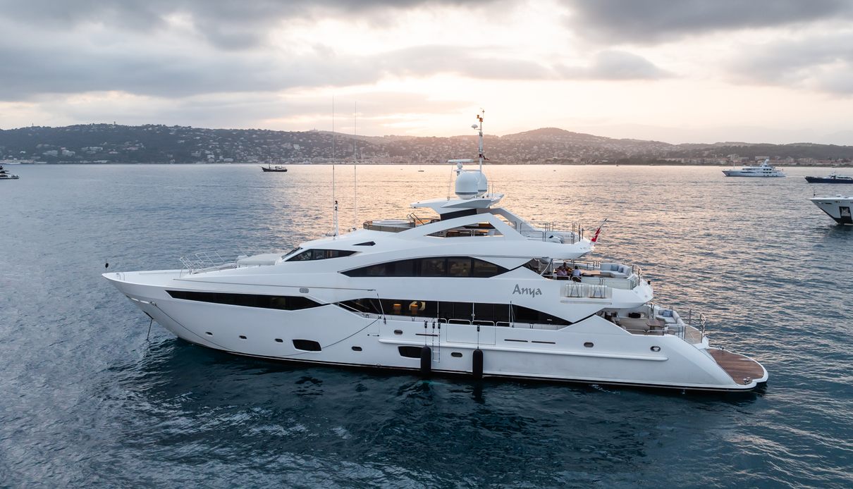Anya yacht, Sunseeker