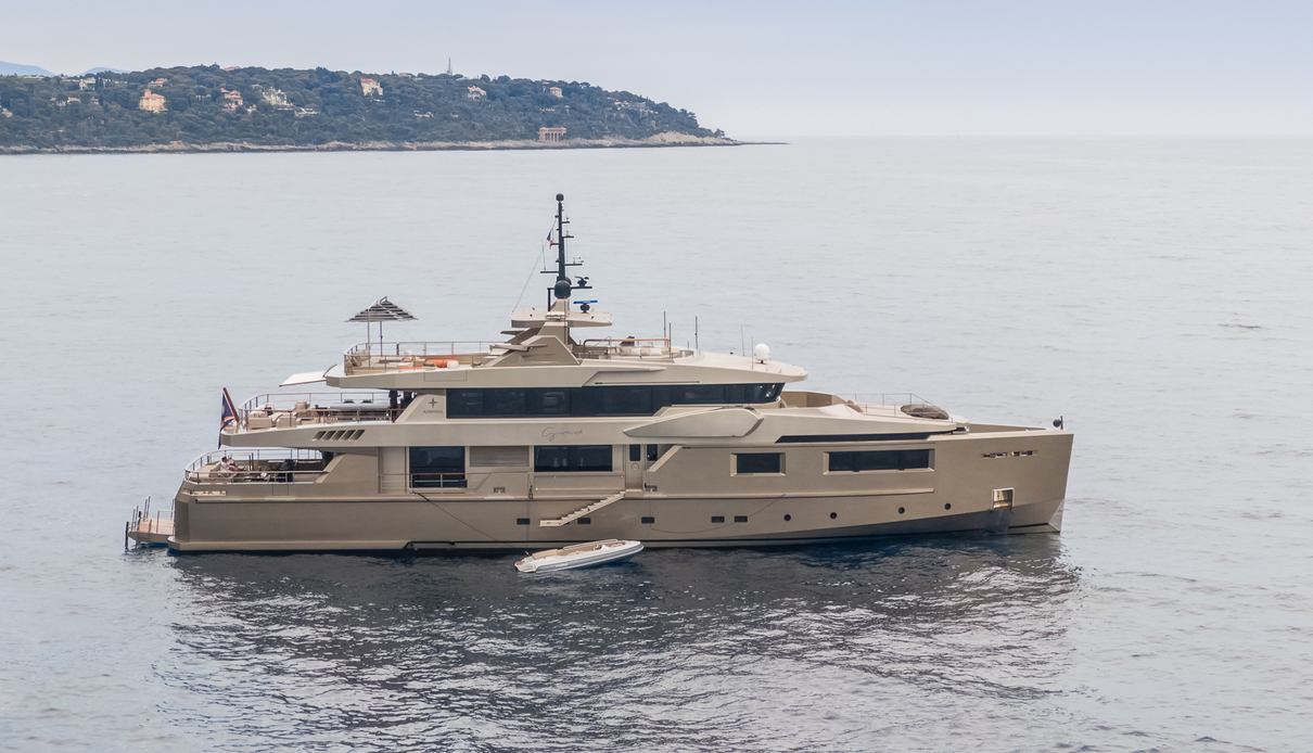 Maverick yacht, Admiral Yachts