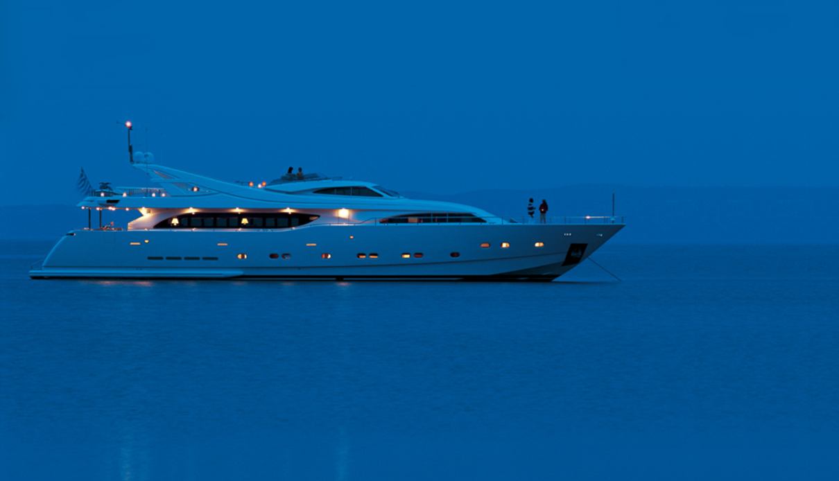 Pandora yacht, Custom Line