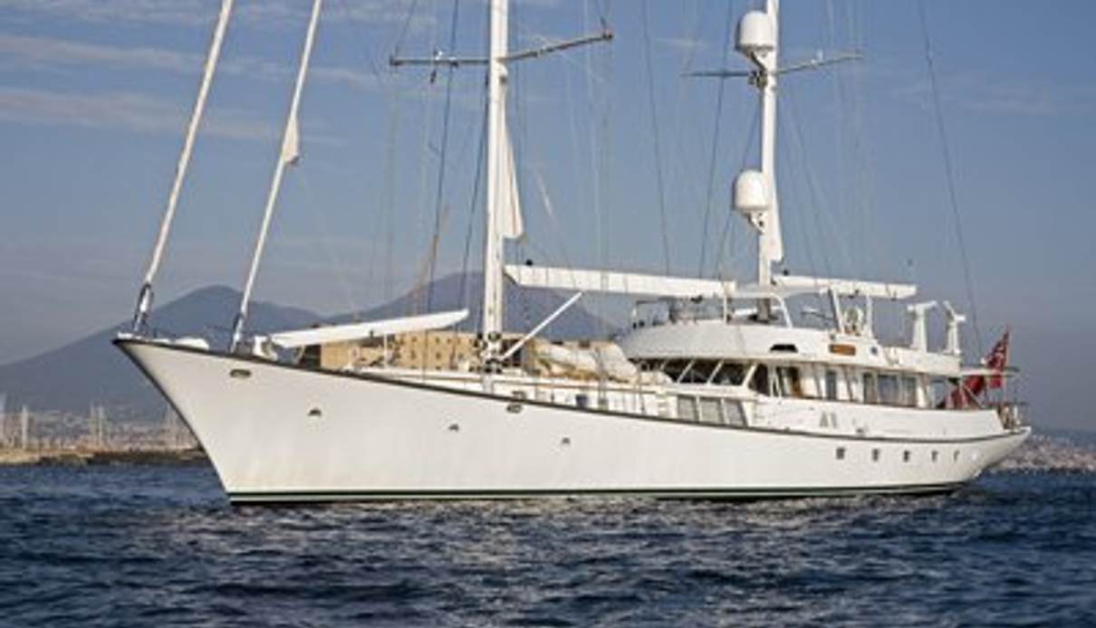 Mikado yacht, Hitachi Zosen