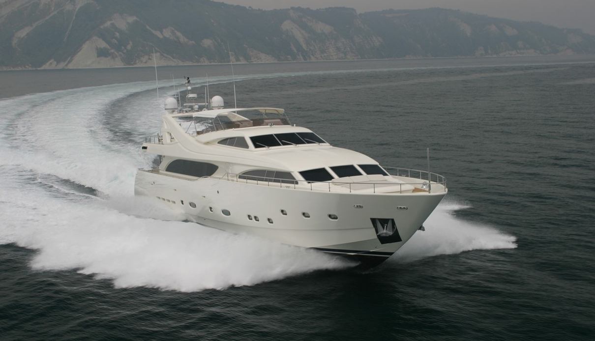 Pegas yacht, Custom Line