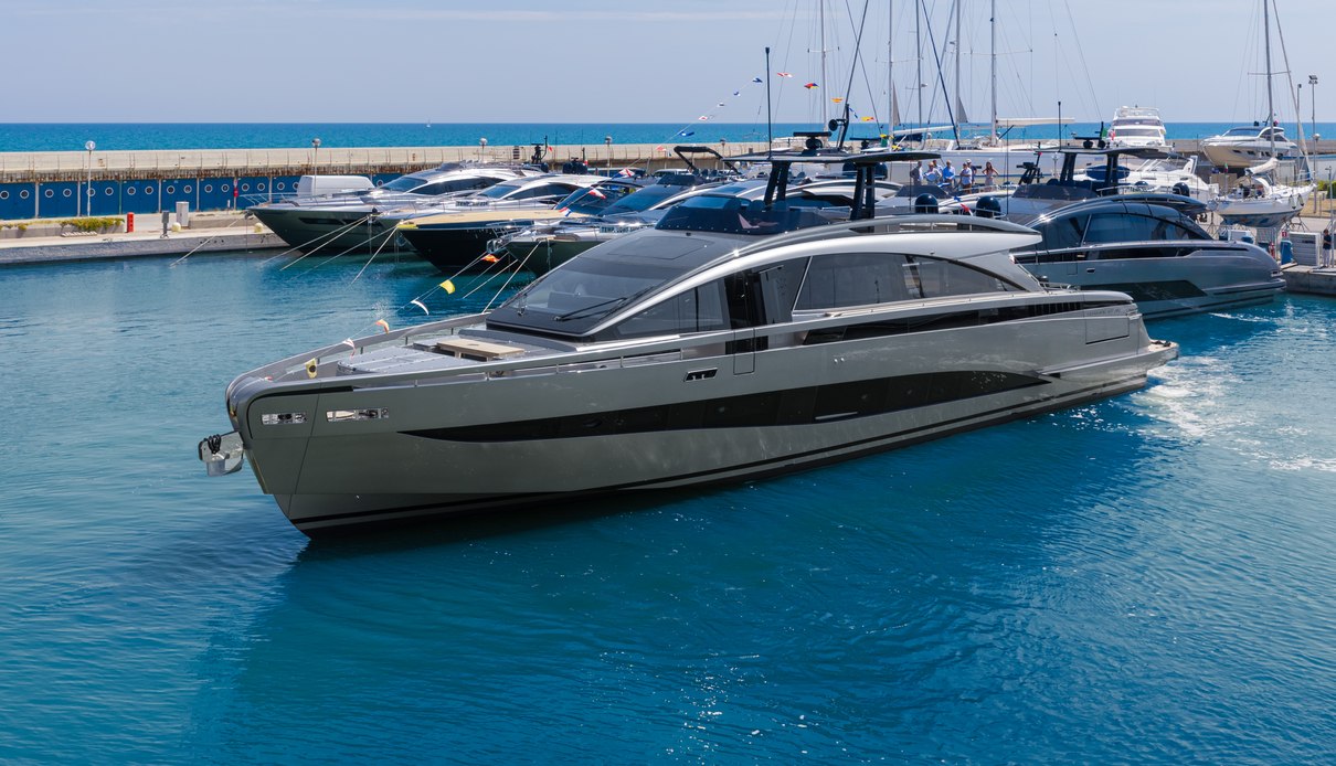 Pershing GTX90 / 01 yacht, Pershing