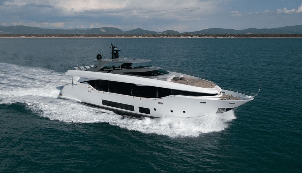 Four Joys yacht, Maiora