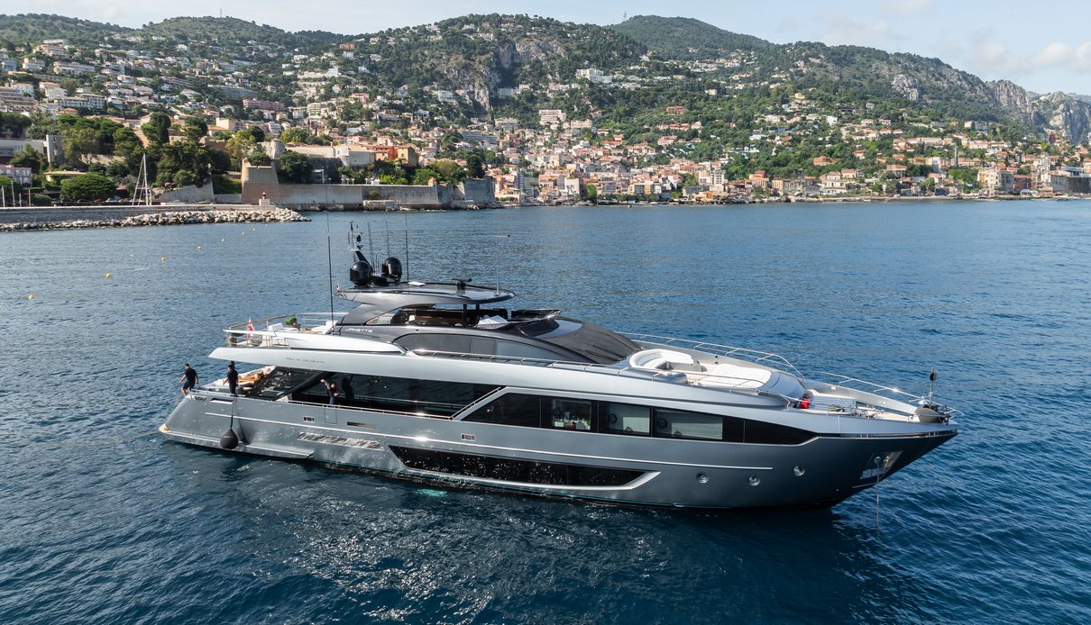 Janette yacht, Riva