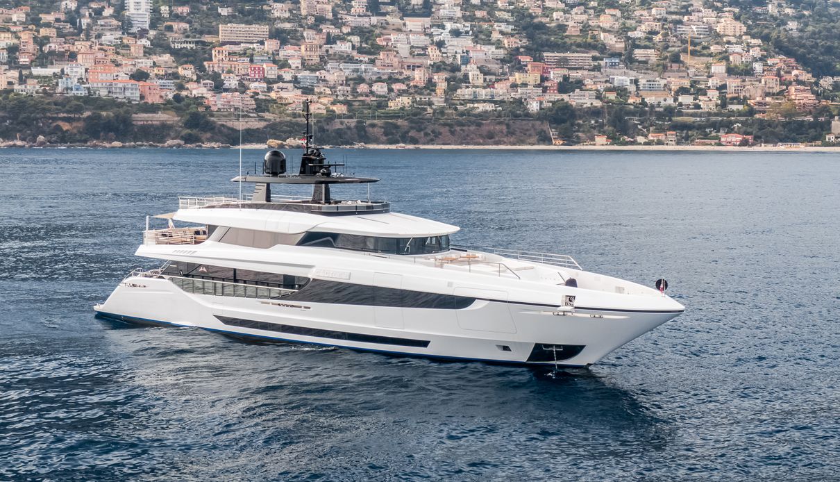 Cecile B yacht, Mangusta