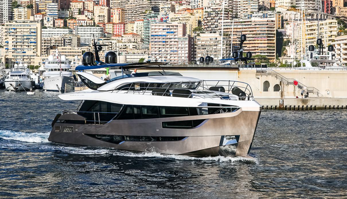 Zalanka yacht, Dominator