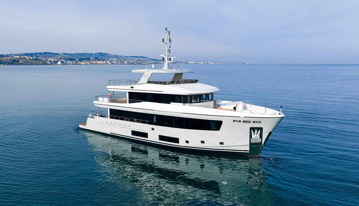 Tartaruga yacht, Cantiere delle Marche