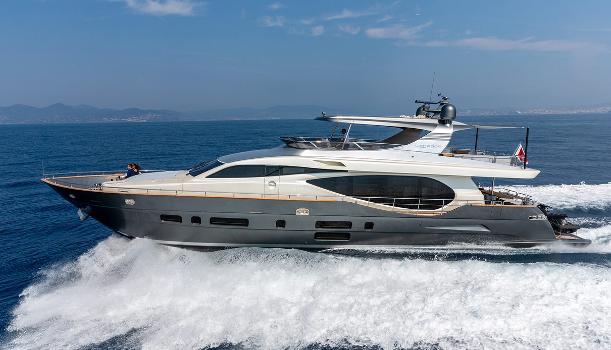 Mad Day yacht, Canados