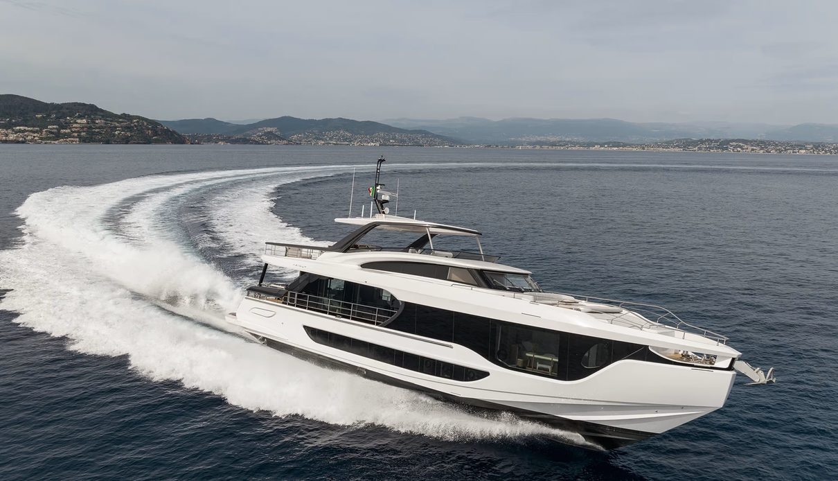 Viva II yacht, Azimut