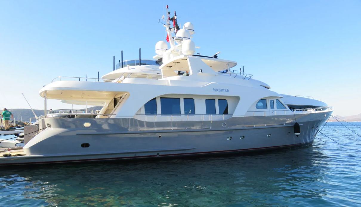 Nashira yacht, Moonen