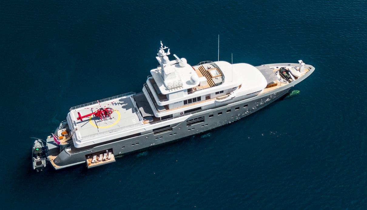 Planet Nine yacht, Admiral Yachts