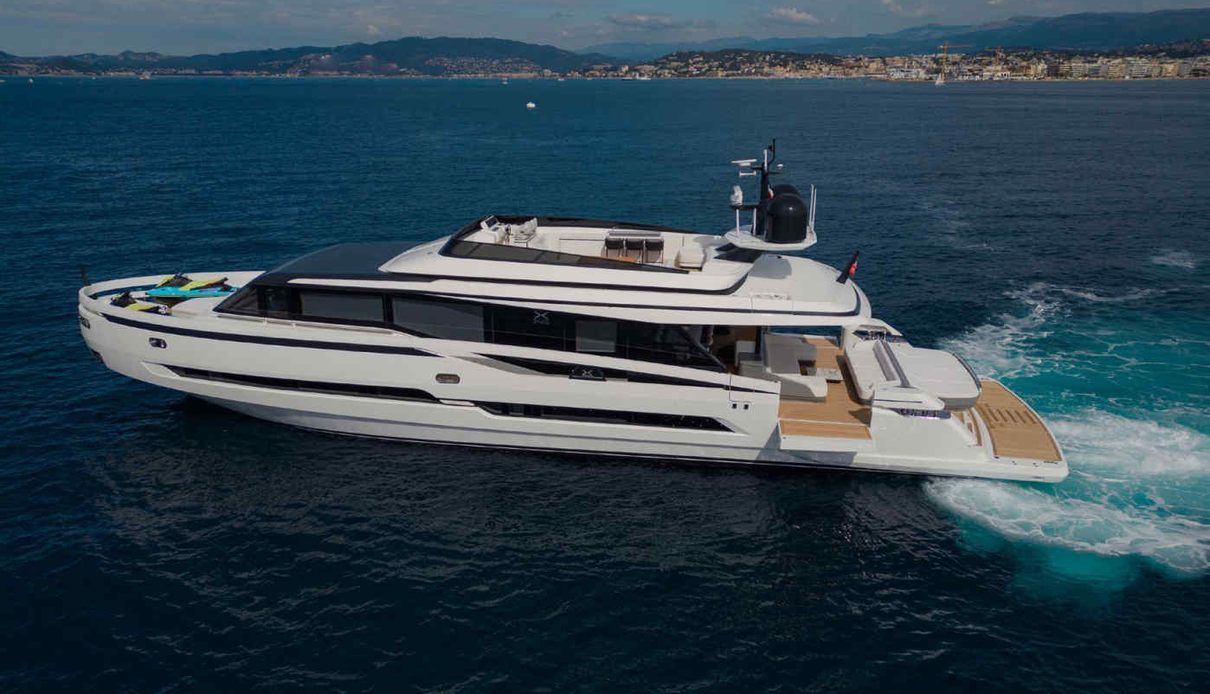 X One yacht, Extra Yachts