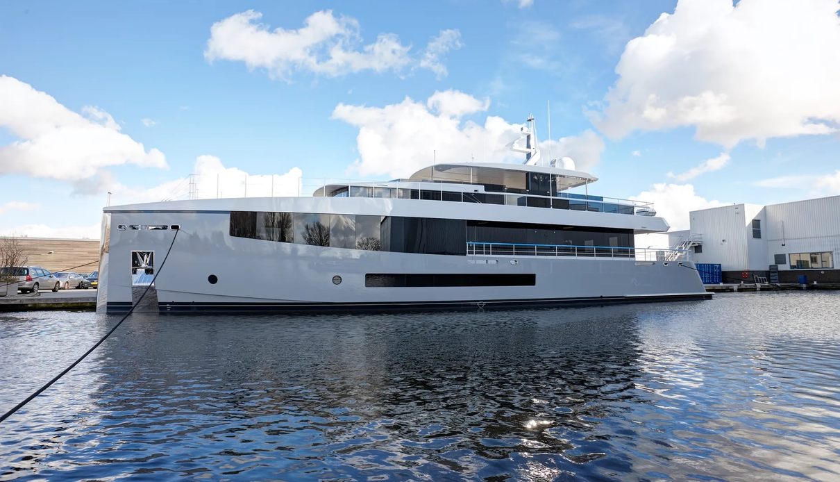 Avatar yacht, Feadship