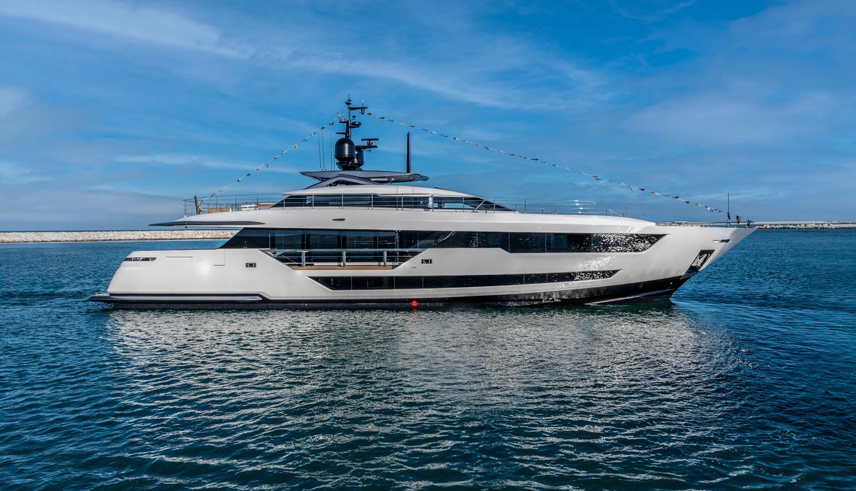 Custom Line 120/12 yacht, Custom Line