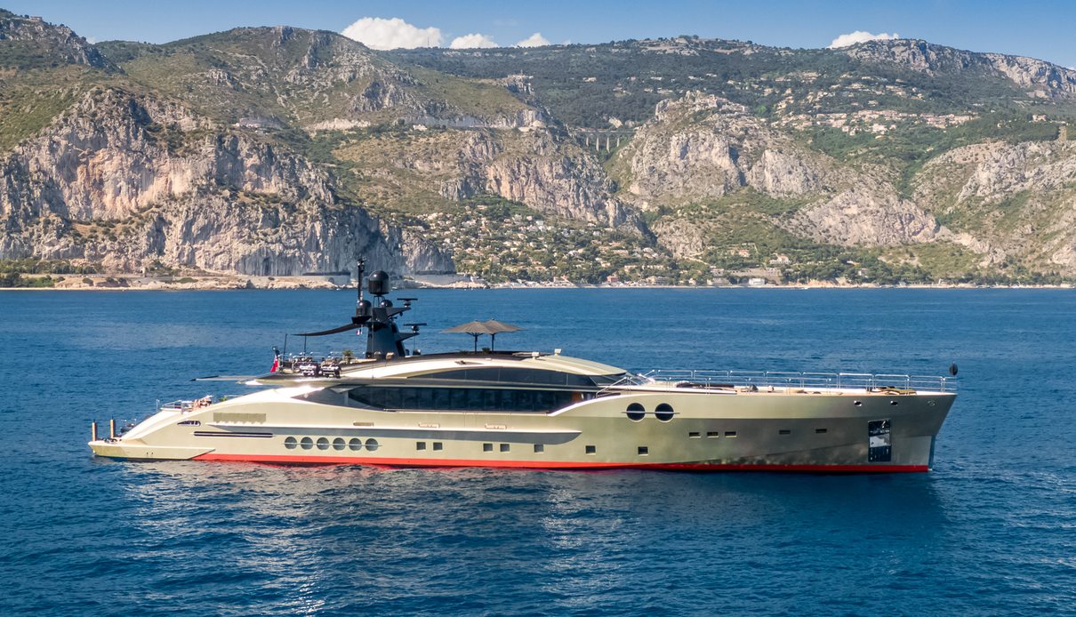 DB9 yacht, Palmer Johnson