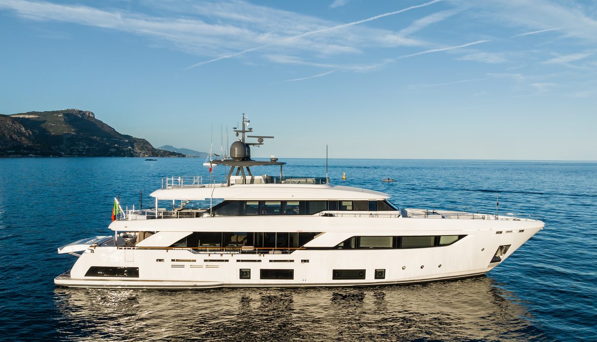 Frangelo yacht, Custom Line