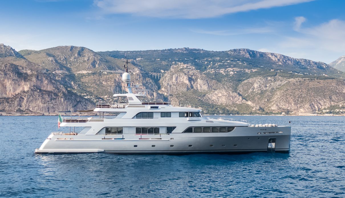 Dragoluna yacht, Codecasa