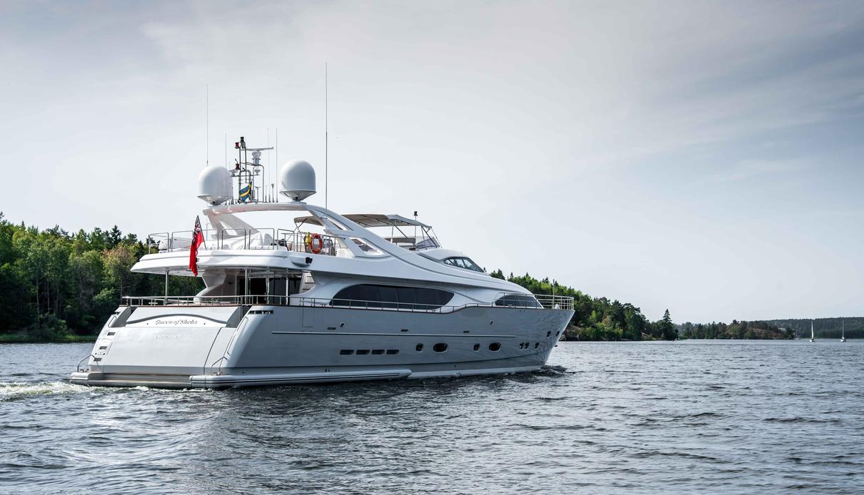 Queen of Sheba yacht, Custom Line