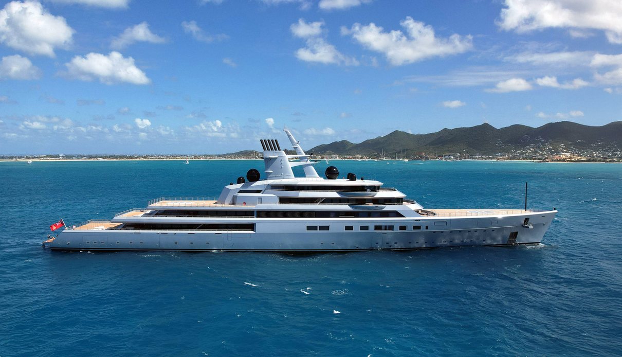 Dragonfly yacht, Lurssen