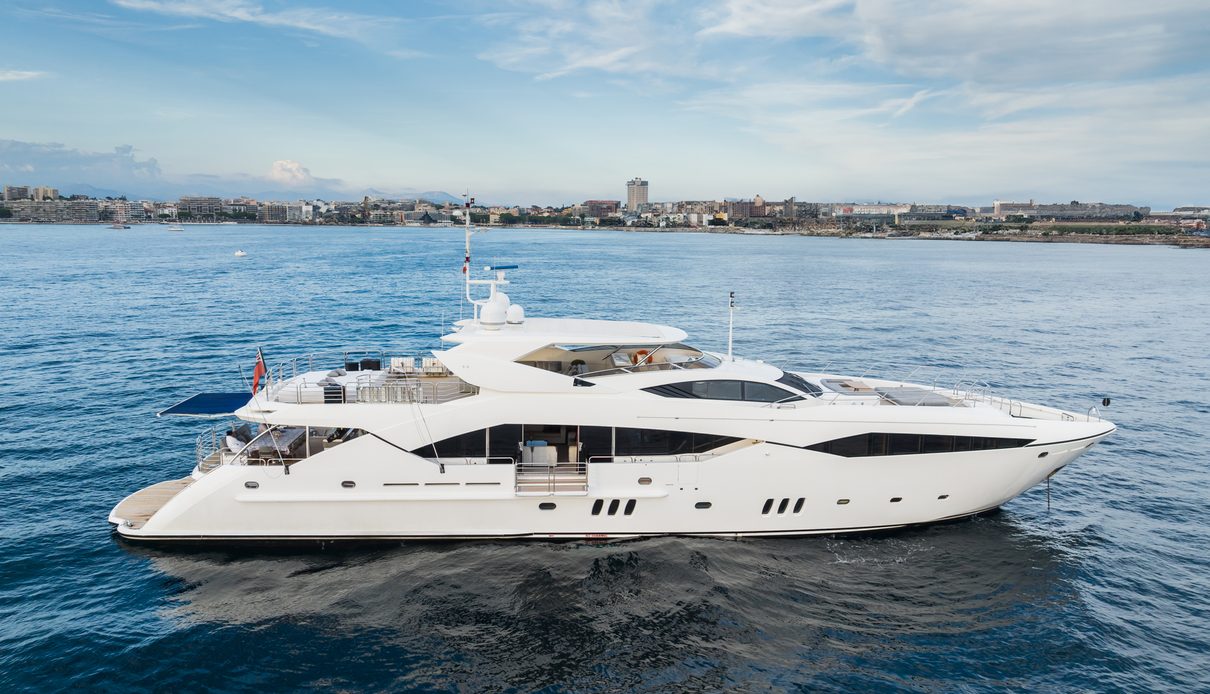 Regulus yacht, Sunseeker
