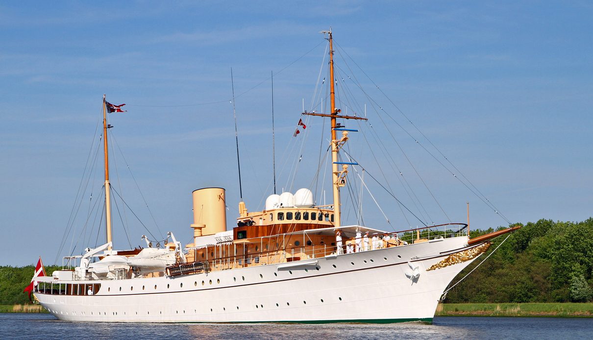 Dannebrog yacht, Danish Royal Dockyard