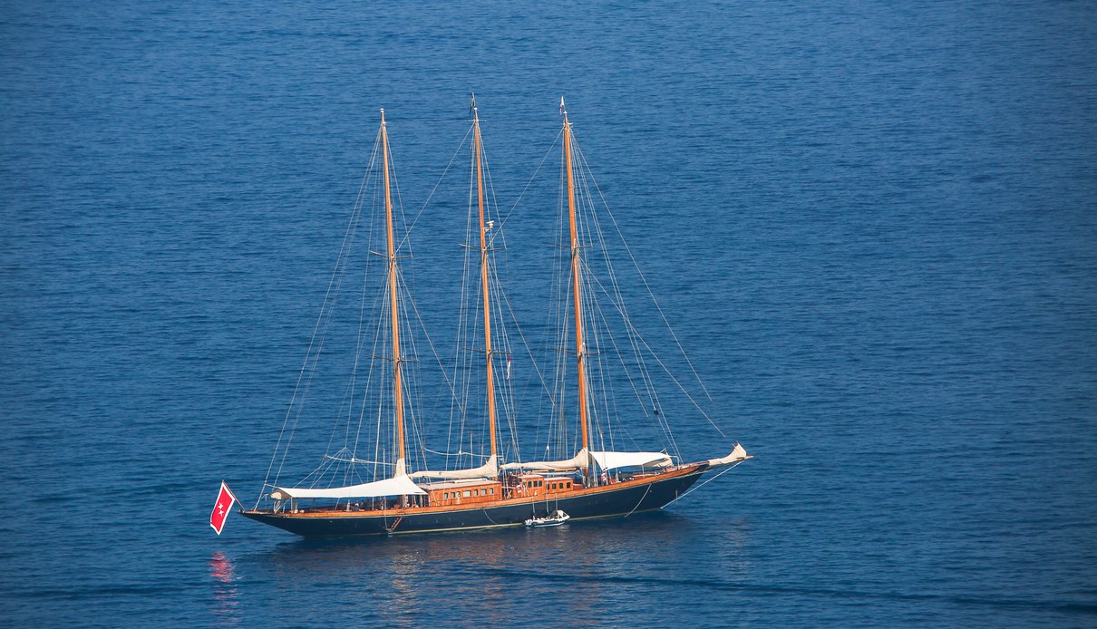 Creole yacht, Camper & Nicholsons