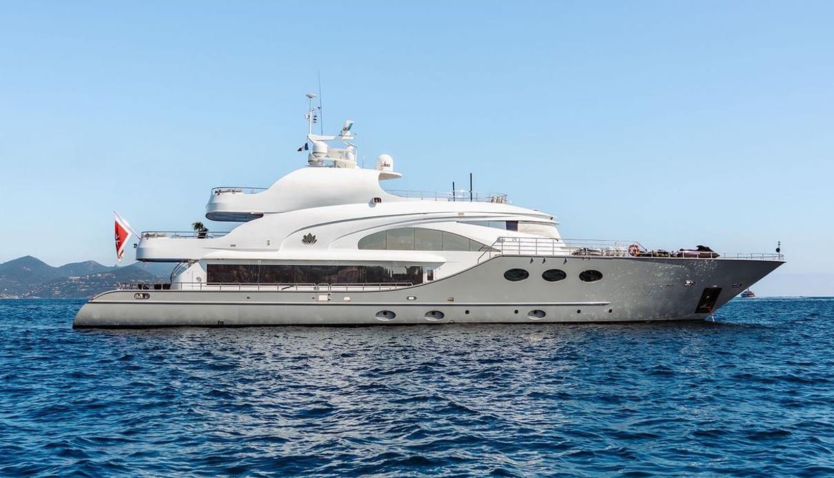 Lotus yacht, Miss Tor Yacht
