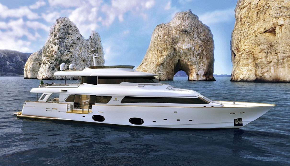 Manta yacht, Custom Line