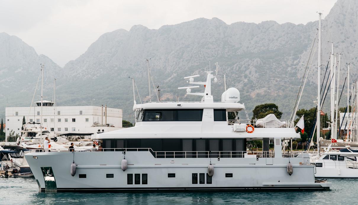 Lemanja yacht, Bering Yachts