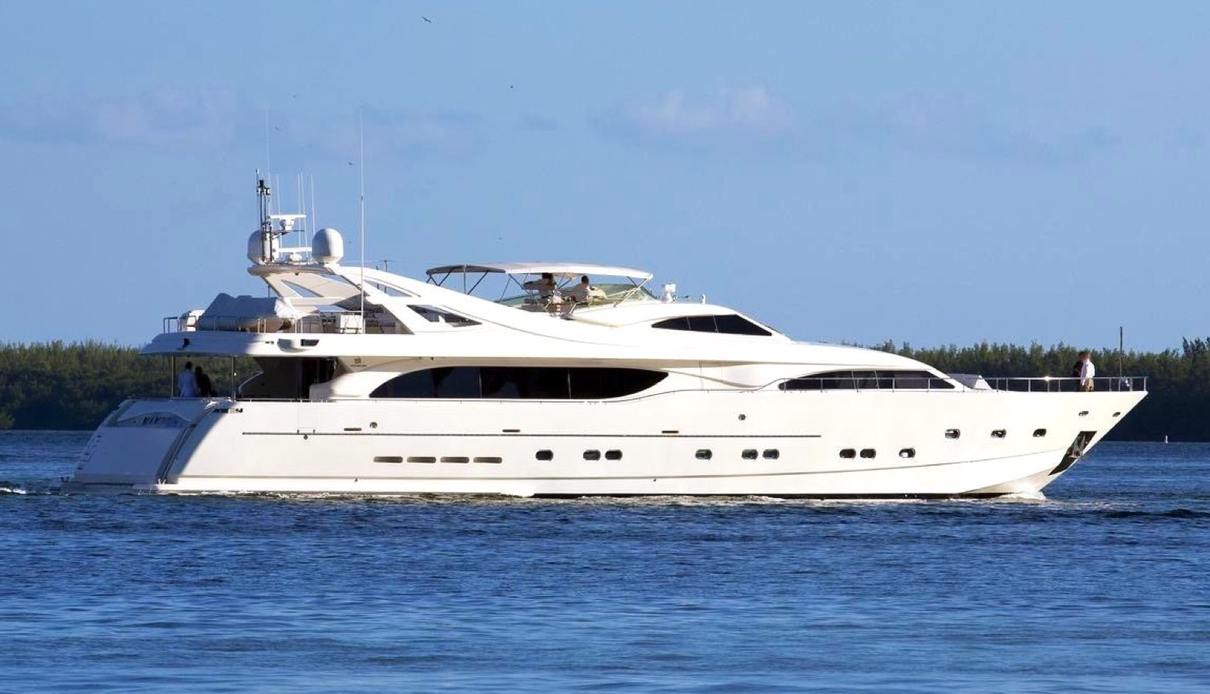 Mambo yacht, Custom Line