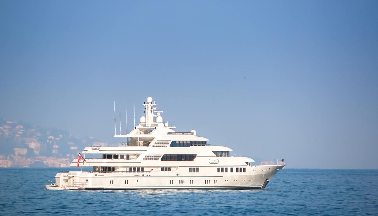 Starfire yacht, Lurssen