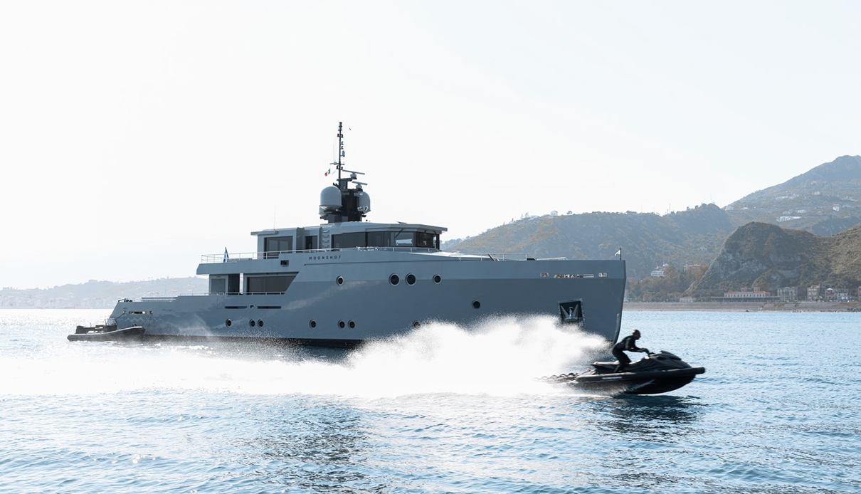 Swimsuit yacht, Tansu