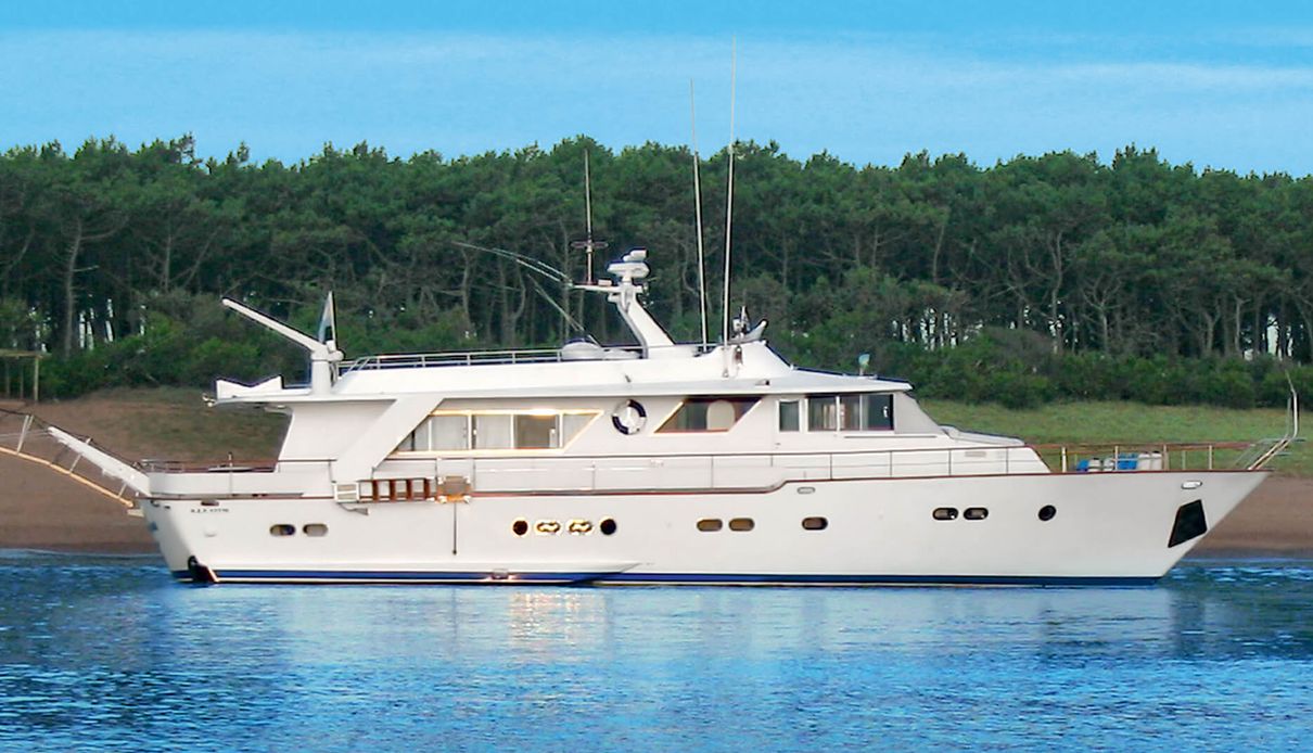 Hathor yacht, CRN Yachts