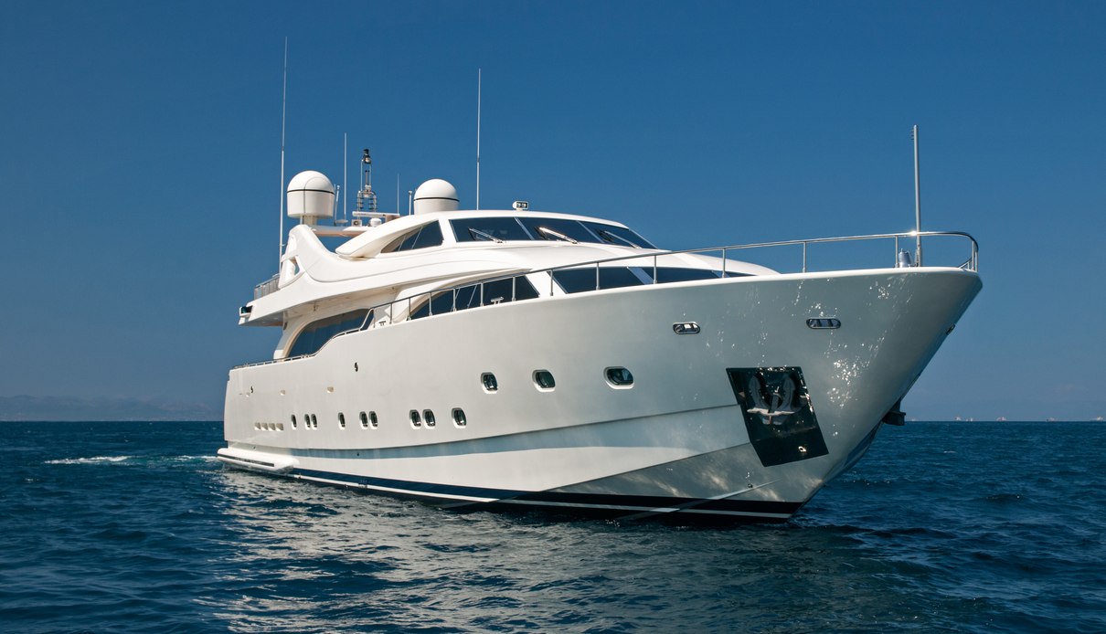 Whisper V yacht, Custom Line