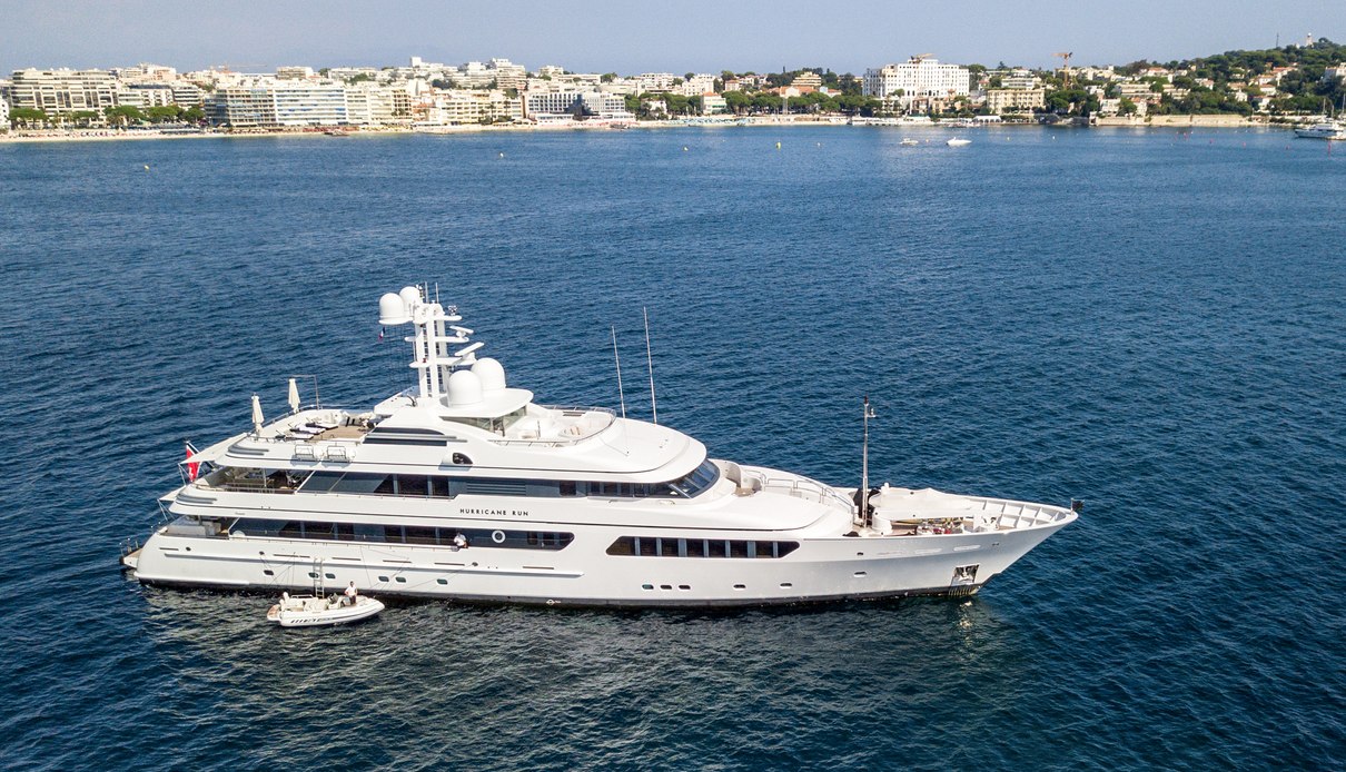 Hurricane Run yacht, Feadship