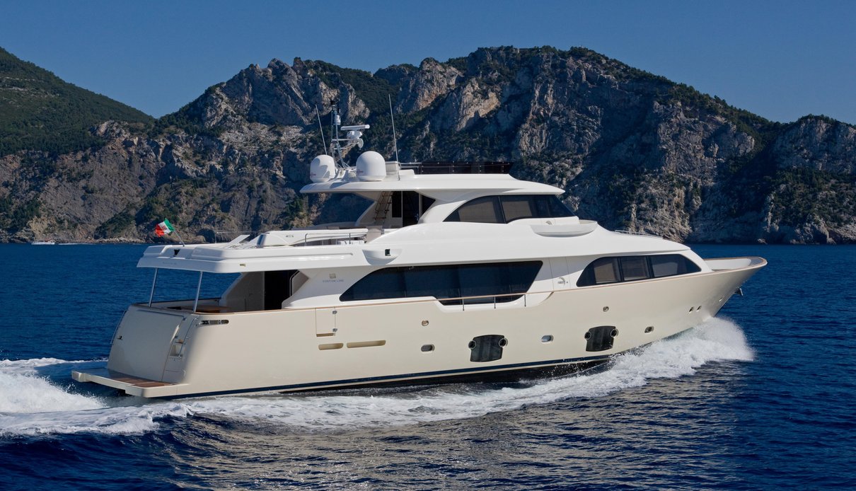 My Way II yacht, Custom Line