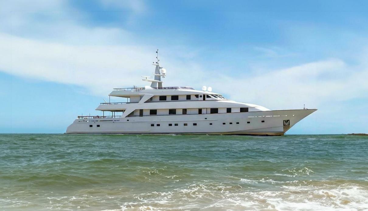 Anna J yacht, Oceanco