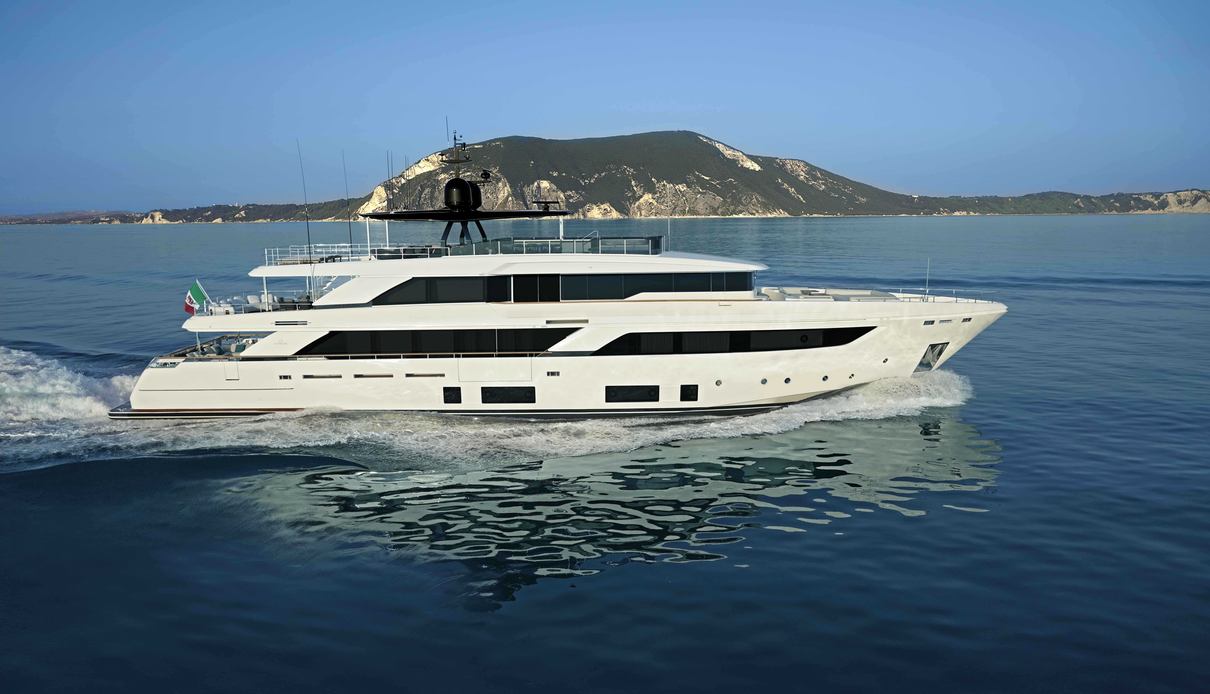 MarAlena yacht, Custom Line