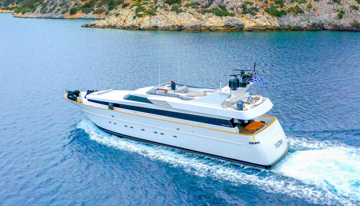 Tigra yacht, Cantieri di Pisa