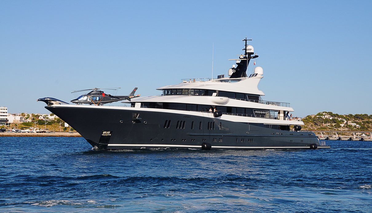 Phoenix 2 yacht, Lurssen