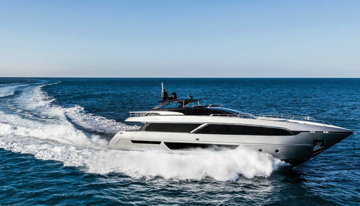 M yacht, Riva