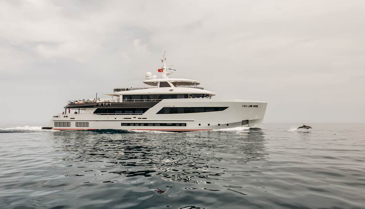 Heeus yacht, Bering Yachts