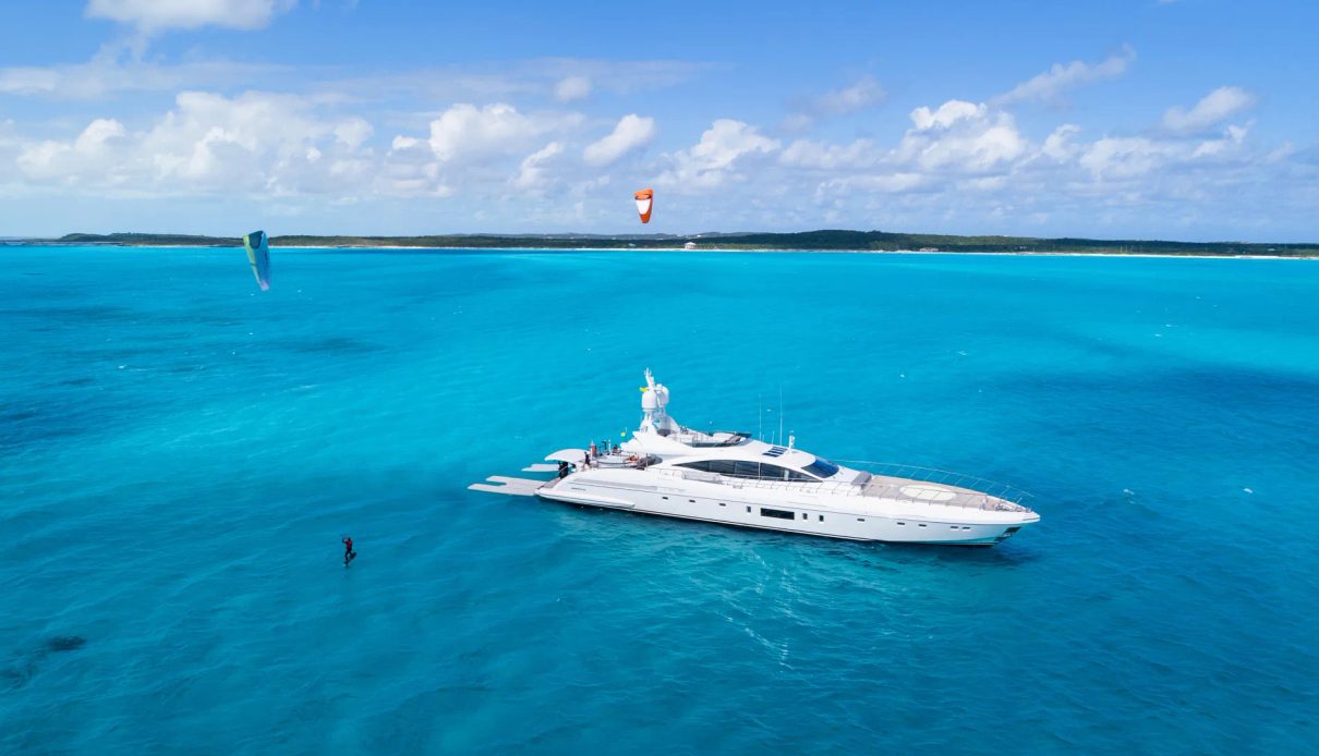 Firefly yacht, Mangusta