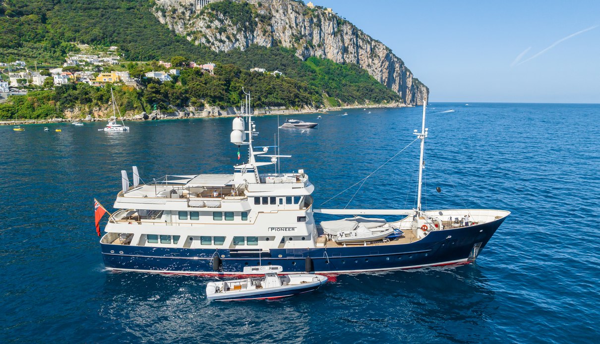 Pioneer yacht, Palmer Johnson