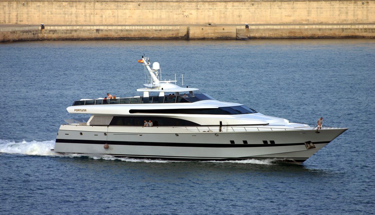 Foners yacht, Izar