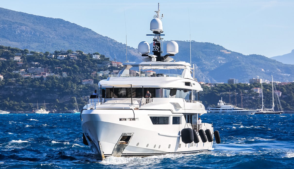 Axios yacht, Admiral Yachts