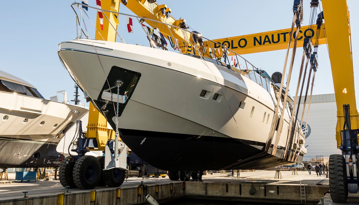 Fanamax yacht, Mangusta