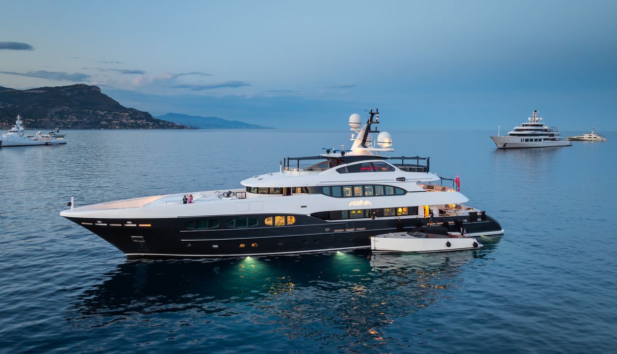 Atina yacht, Heesen